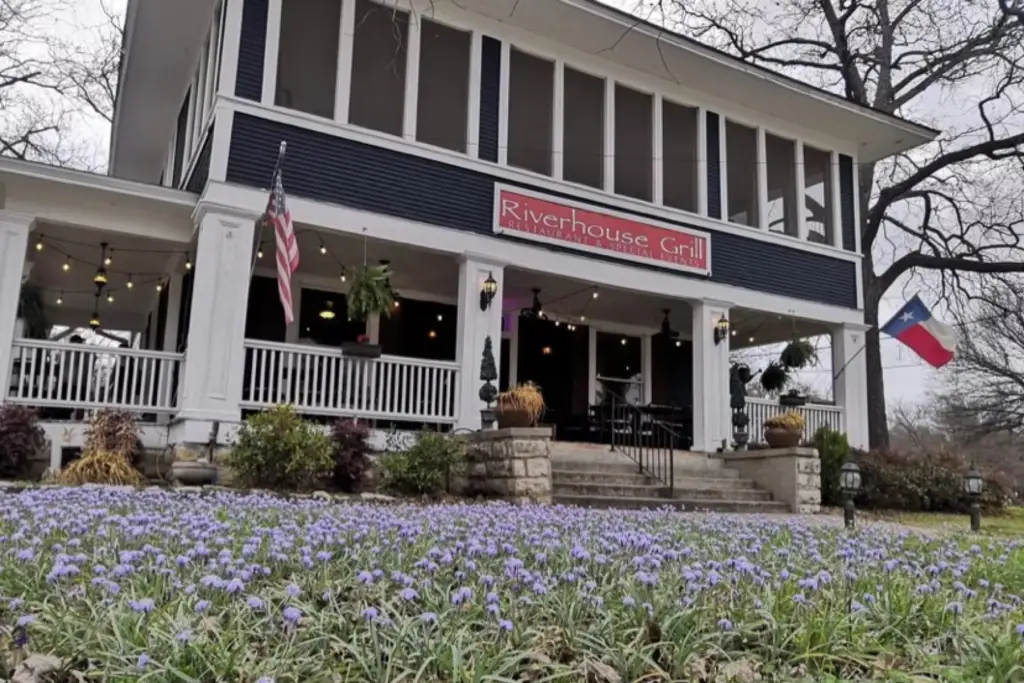 The Riverhouse Grill